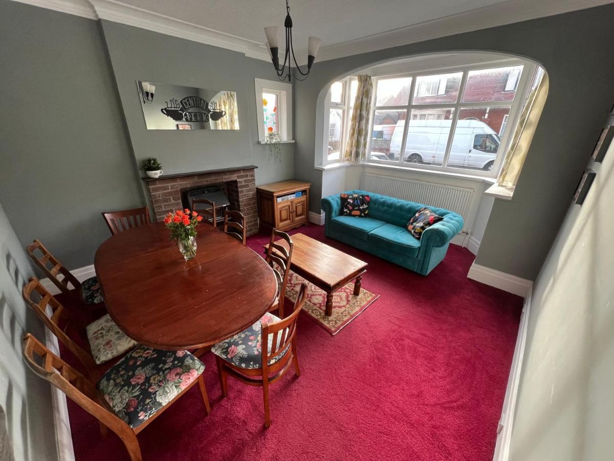 Holiday home Friends House, Hot Tub, Sleeps 6 *