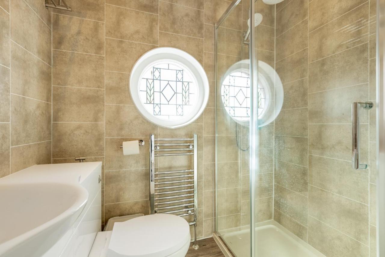 Queens Crest By Sasco Holiday home *