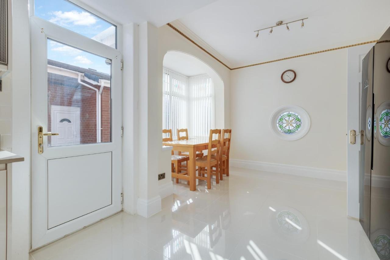 Queens Crest By Sasco Holiday home *