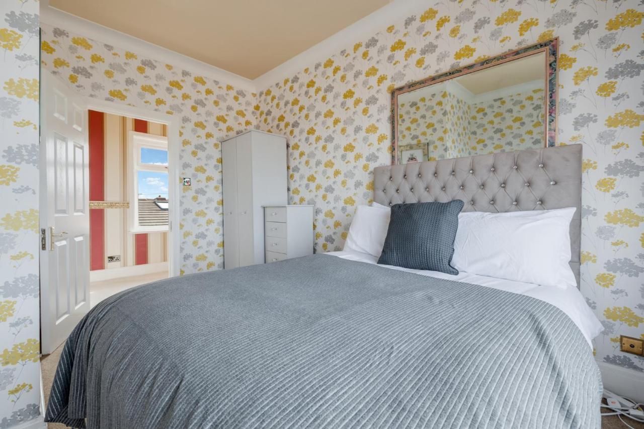 Queens Crest By Sasco Holiday home *
