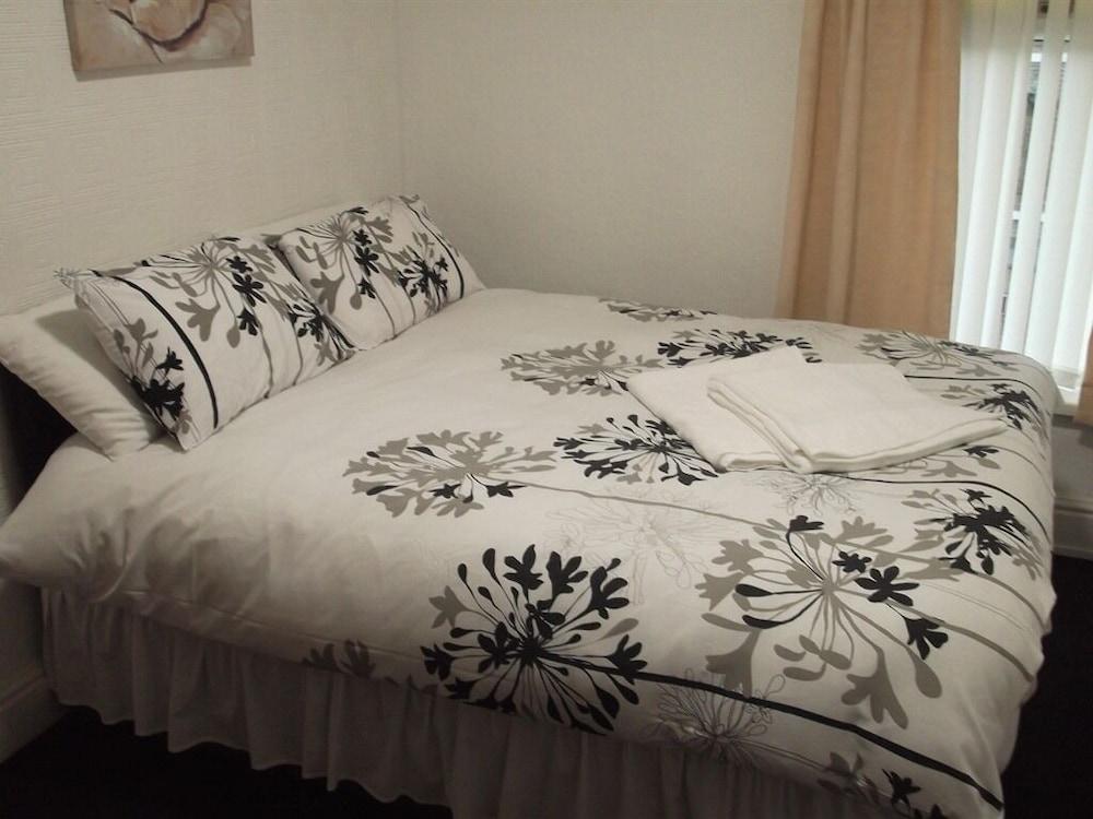 Tudor House 3* Blackpool