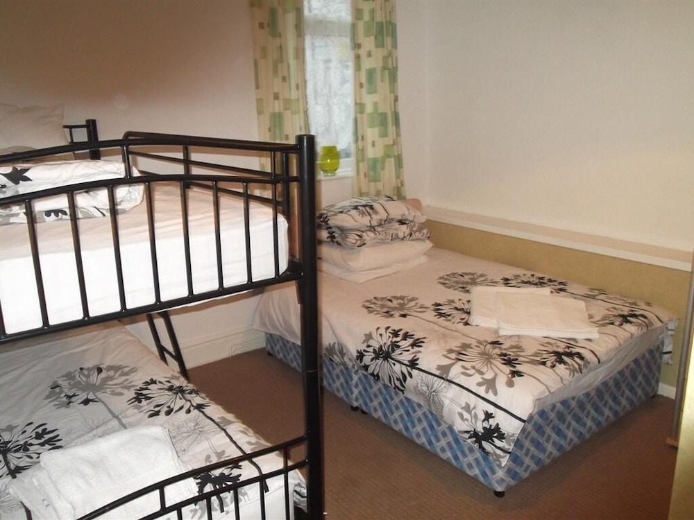 Tudor House 3* Blackpool