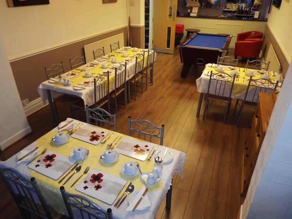 Tudor House 3* Blackpool