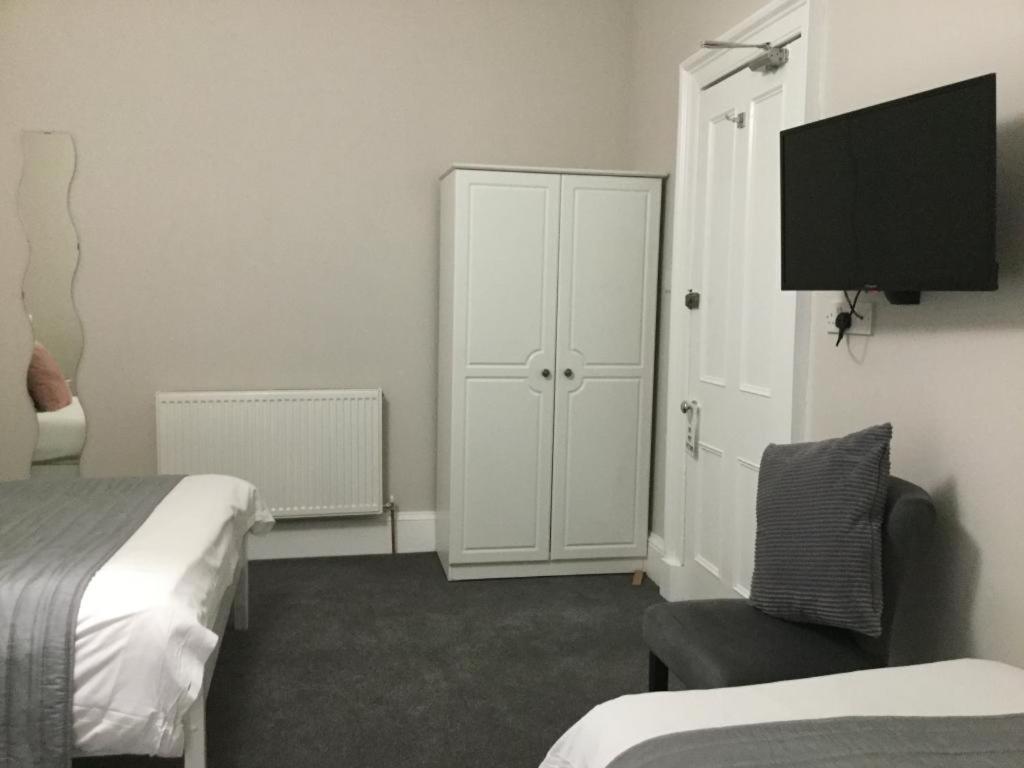 Harleys Guest house *