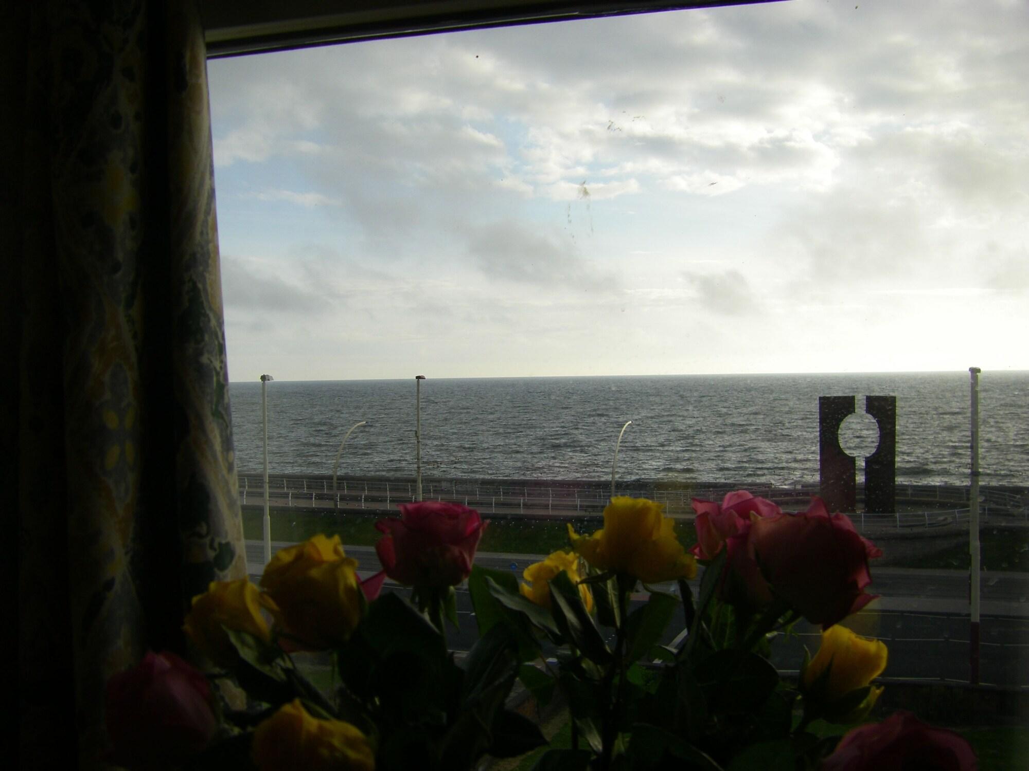 The Waldorf - Near Pleasure & Sandcastle Hotel