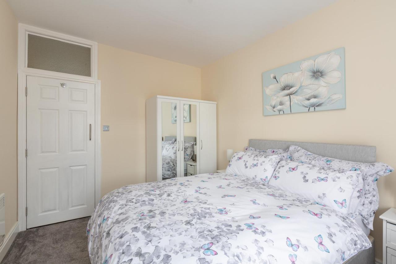 Eden - Family Apartment, Wifi & Parking Apartment Blackpool