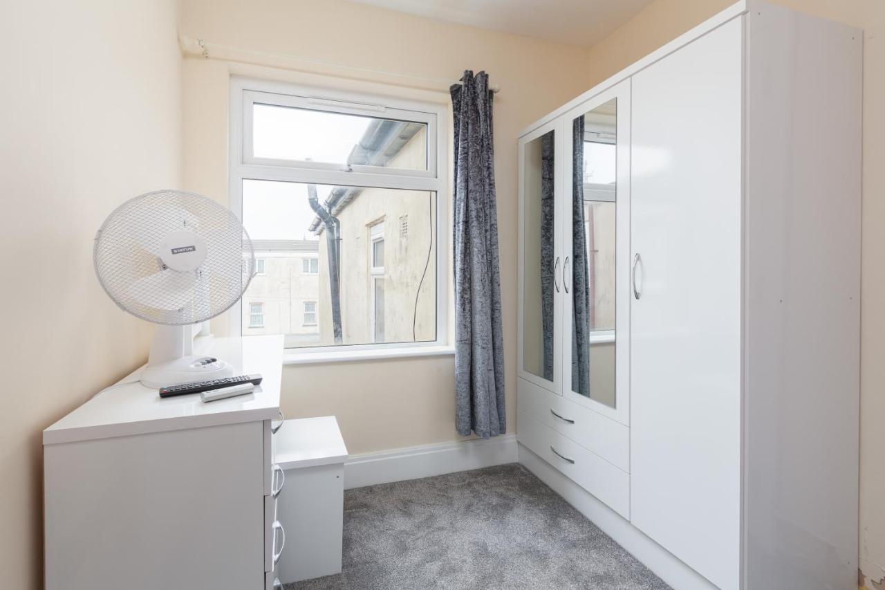 Eden - Family Apartment, Wifi & Parking Blackpool