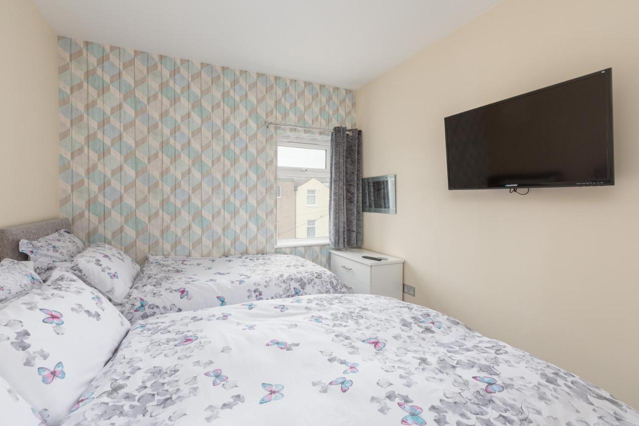 Eden - Family Apartment, Wifi & Parking Blackpool