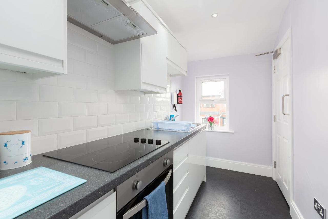 Apartment Eden - Family Apartment, Wifi & Parking Blackpool