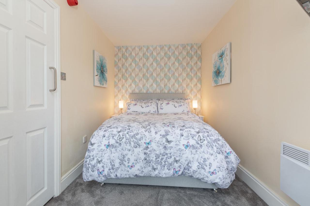 Eden - Family Apartment, Wifi & Parking Apartment Blackpool