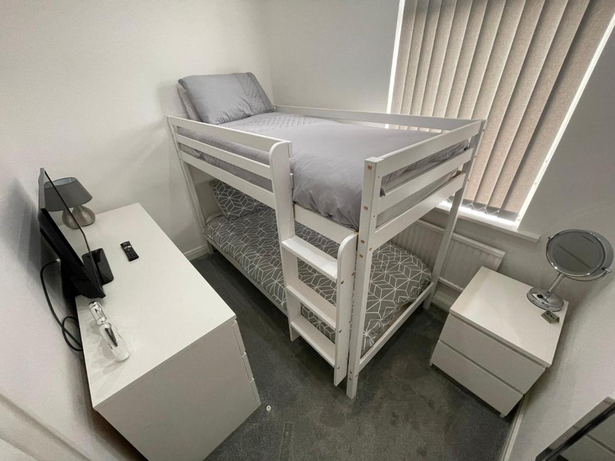 Ailsa House Free Parking Gym Equipment Holiday home Blackpool