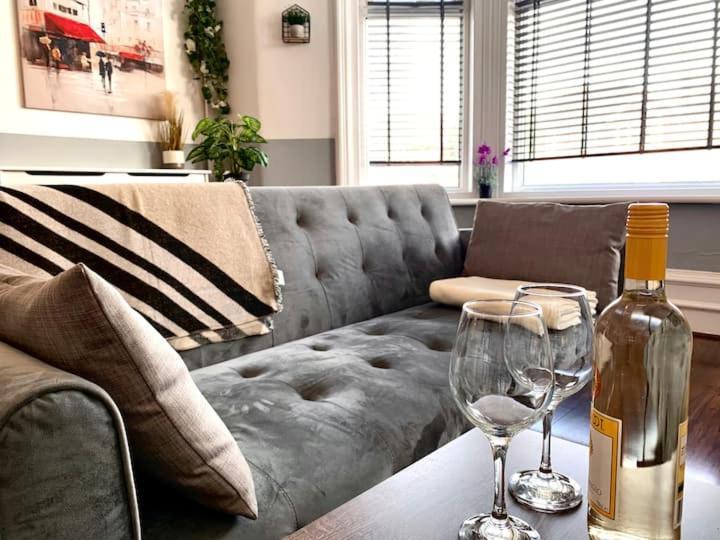 Beautiful Stylish And Modern Space! Perfect Location