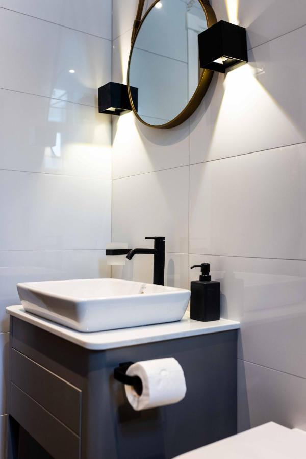 Luxury By Sasco Apartment *