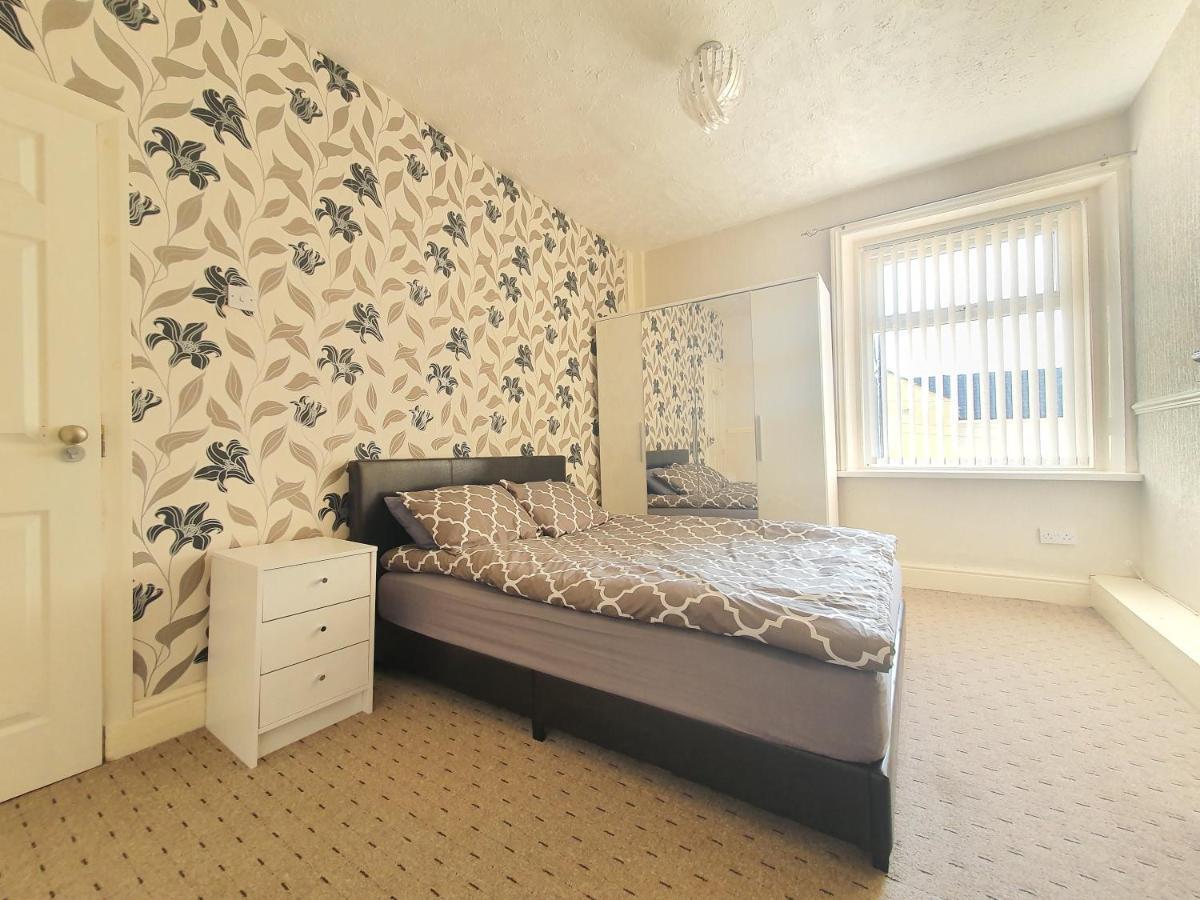 Dysa Crystal House * Blackpool