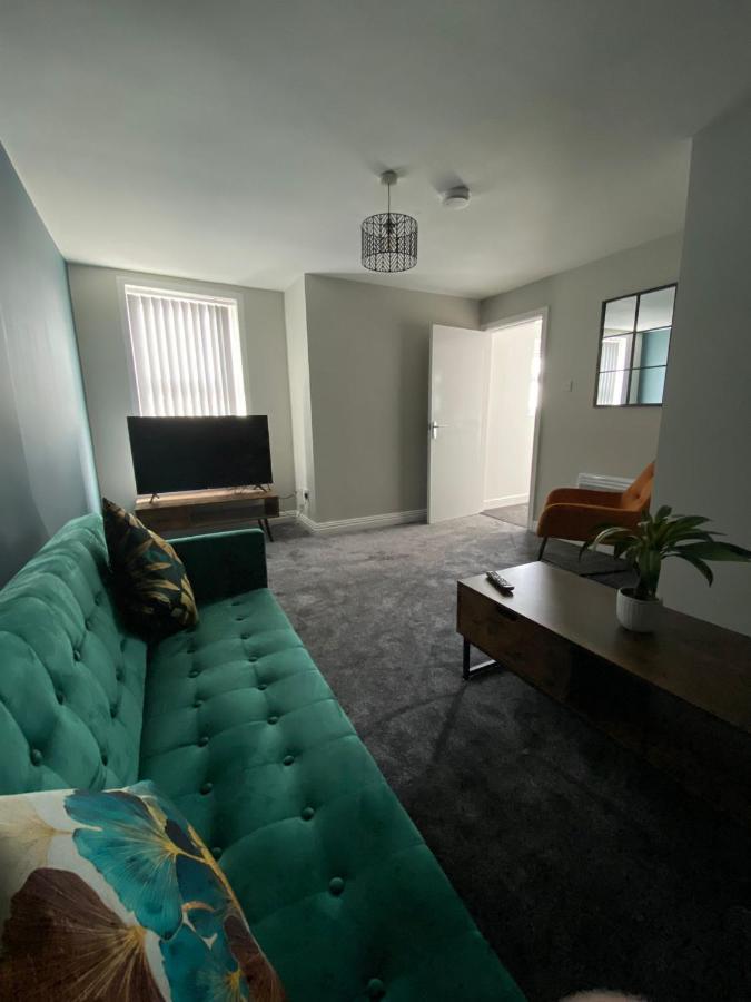 Stylish 2 Bed Sea Front Location 3 *