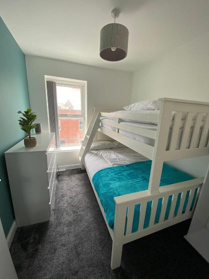 Stylish 2 Bed Sea Front Location 3 *