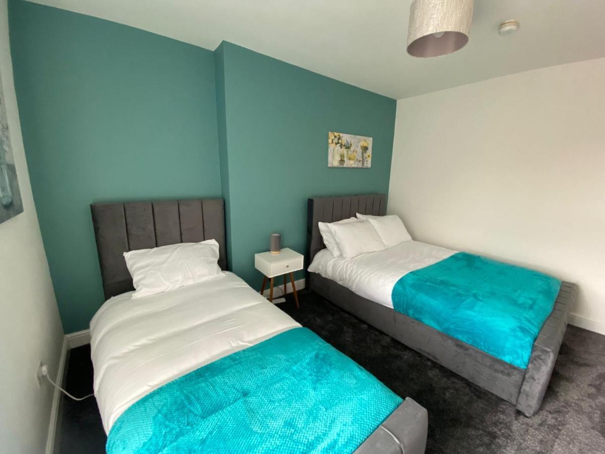 Stylish 2 Bed Sea Front Location 3 *
