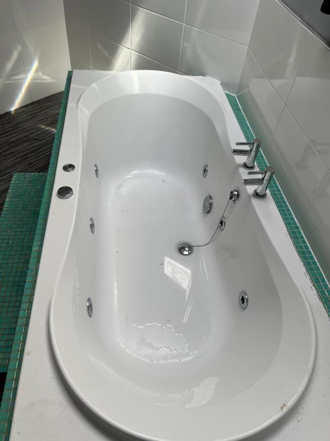 Boutique 2 Bed Grey Sleeps 10 Apartment *