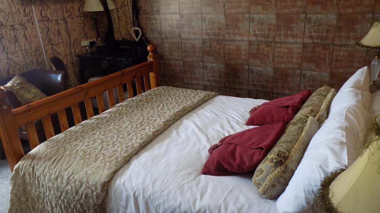 Tracey's Driftwood 3*