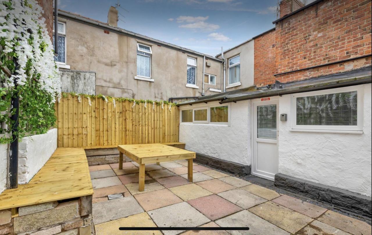 Apartment Tropical Apartment, 10 Min From Tower, Outside Space, Sleeps 12 Blackpool