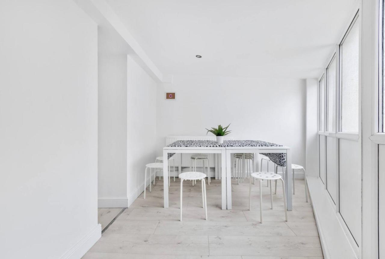 Tropical Apartment, 10 Min From Tower, Outside Space, Sleeps 12 Apartment Blackpool