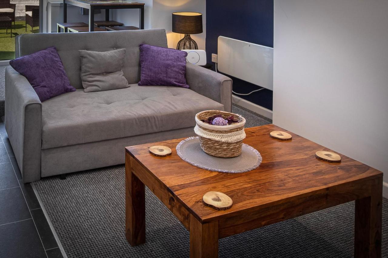 02 Holmfield Apartment *