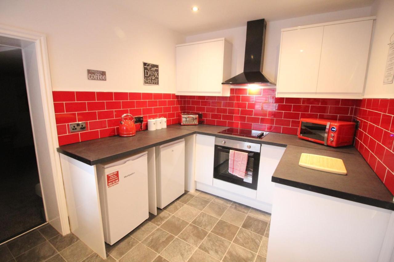 Holiday home Media Manor - Fully Refurbished In 2022 - Large 6 Bedrooms, 3 Bathrooms Media Games *