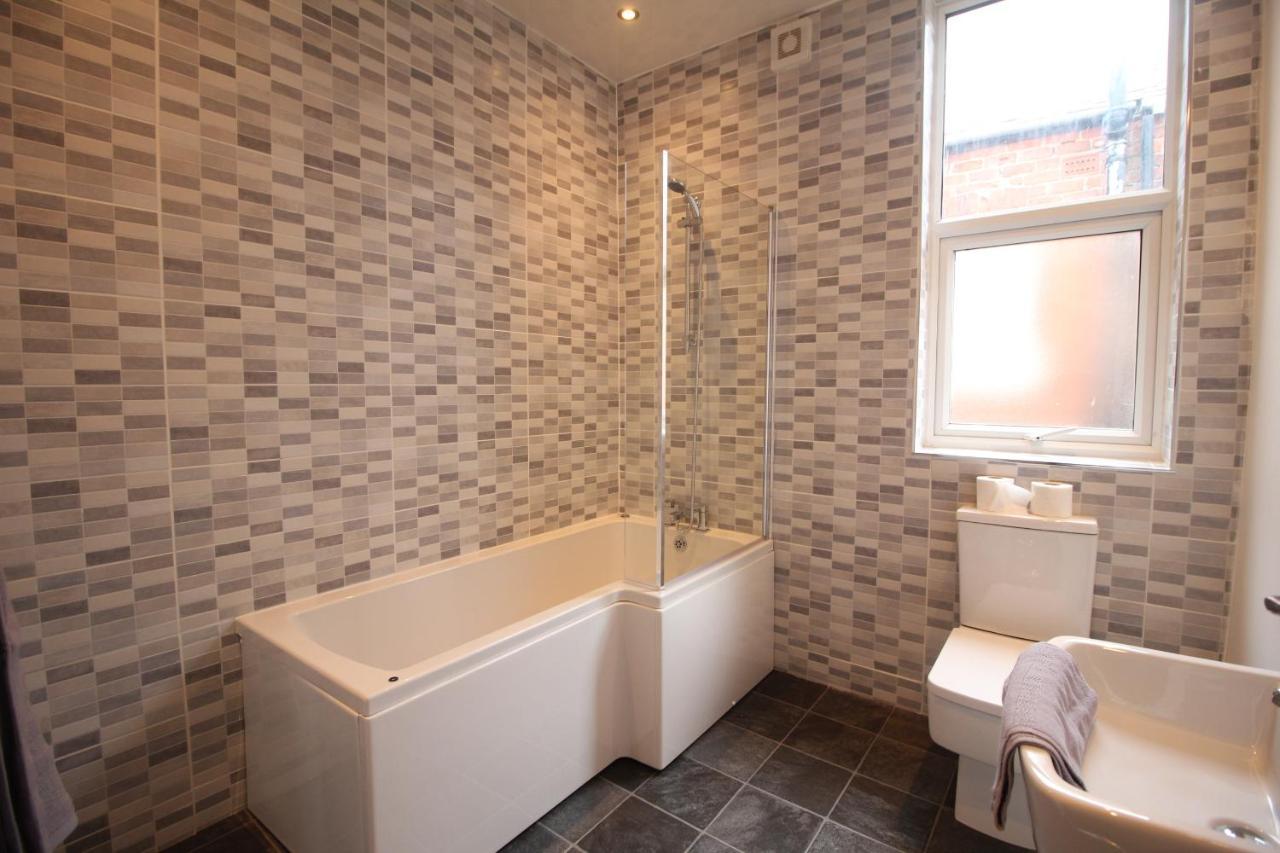 Media Manor - Fully Refurbished In 2022 - Large 6 Bedrooms, 3 Bathrooms Media Games Holiday home Blackpool