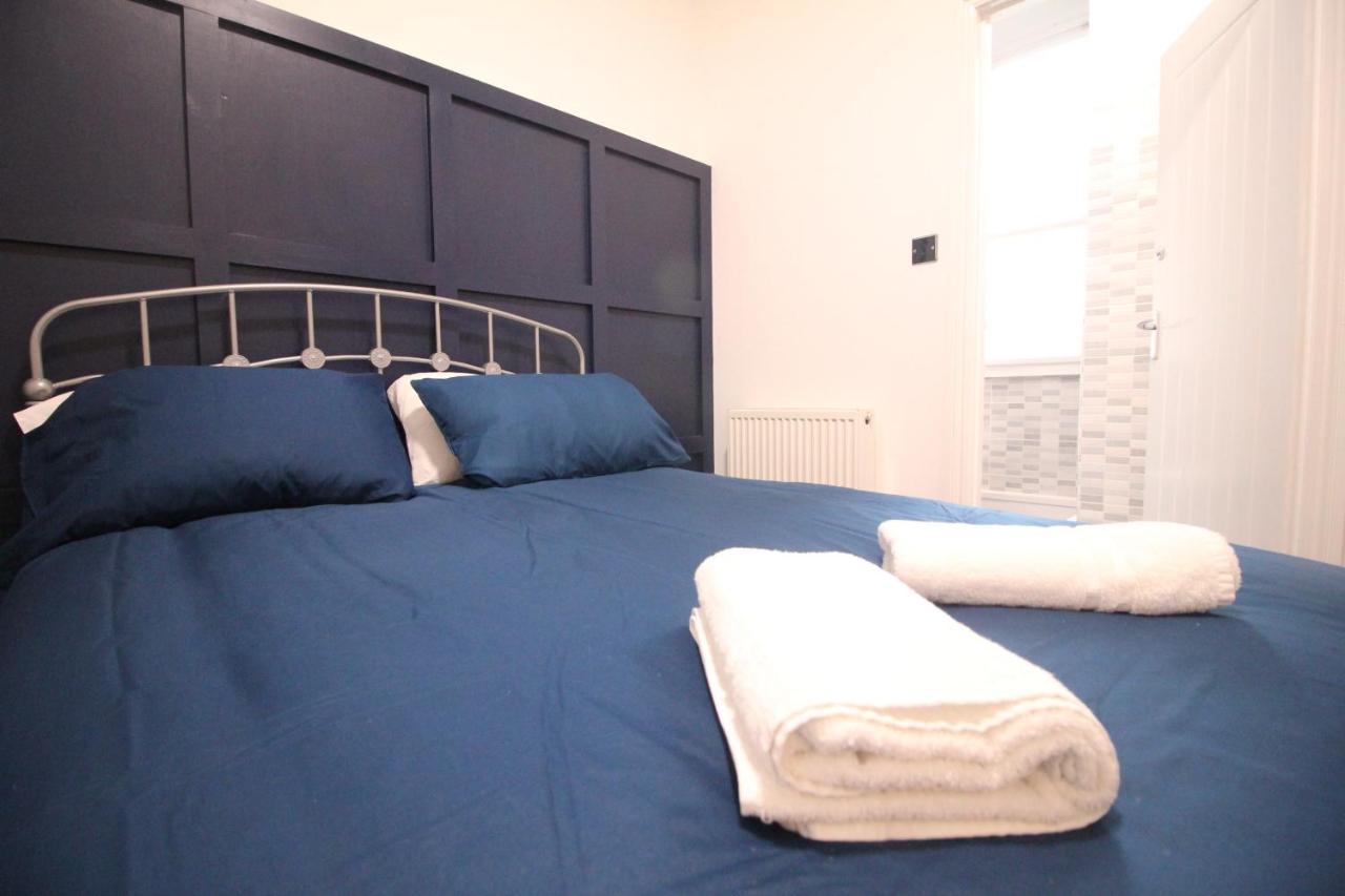 Media Manor - Fully Refurbished In 2022 - Large 6 Bedrooms, 3 Bathrooms Media Games Blackpool