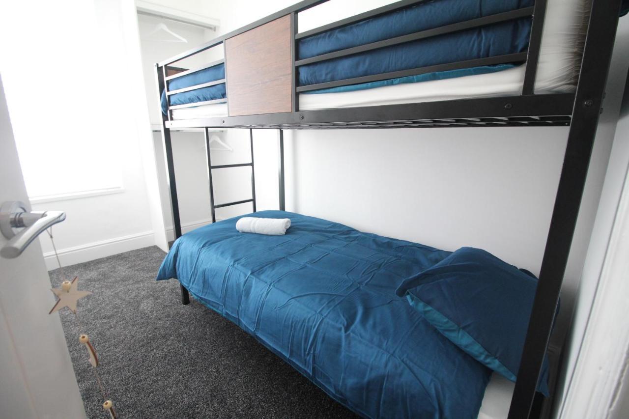 Holiday home Media Manor - Fully Refurbished In 2022 - Large 6 Bedrooms, 3 Bathrooms Media Games *