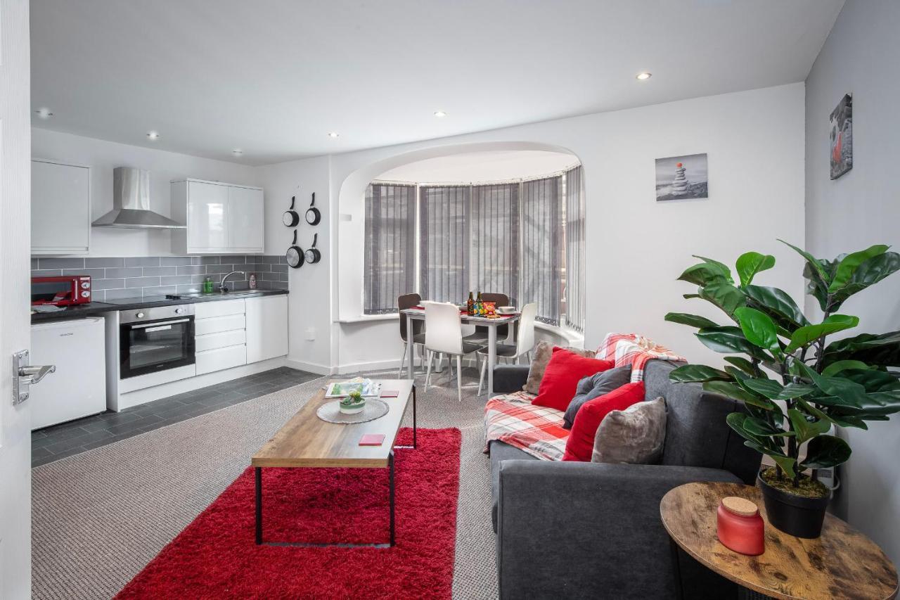 01 Holmfield Apartment *