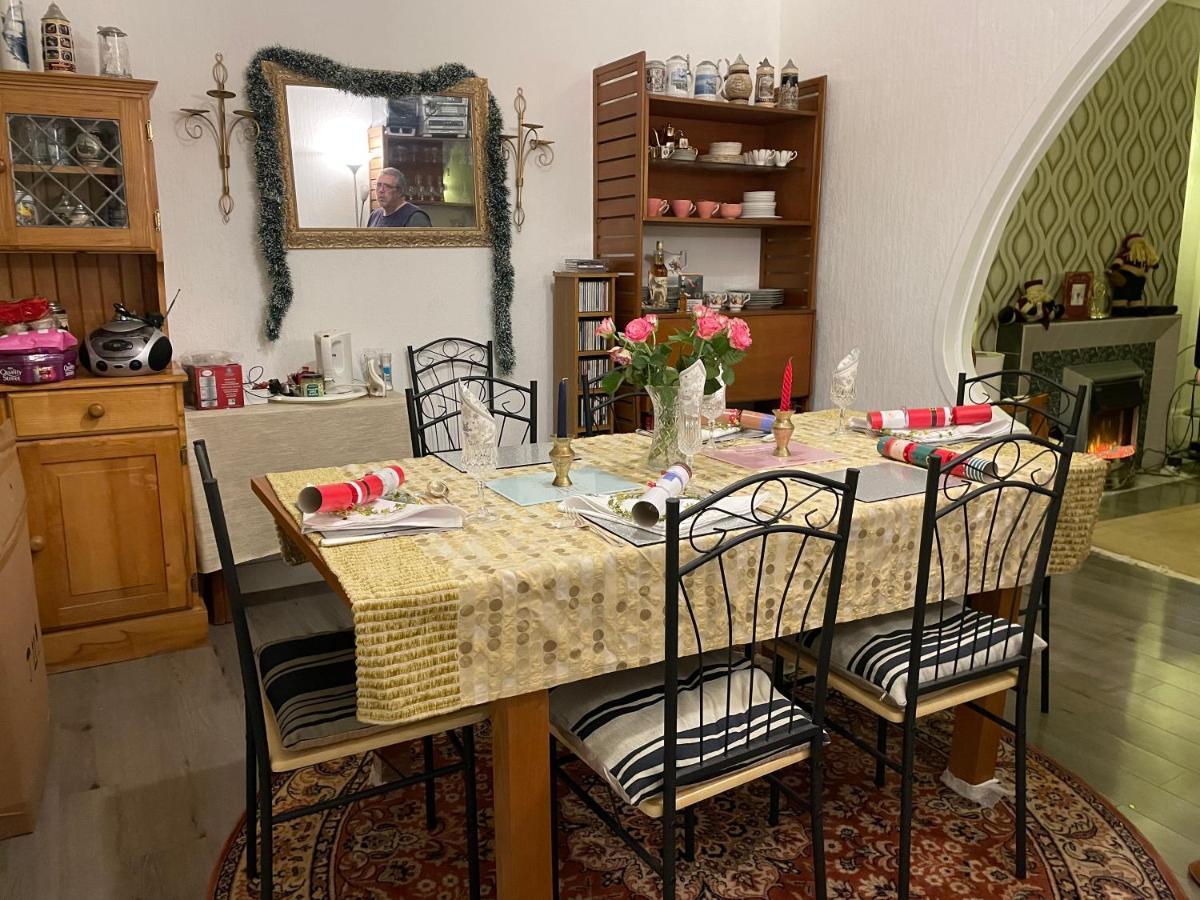 Holiday home Renovated 4-bed - Sleeps 9 - Parking - Blackpool