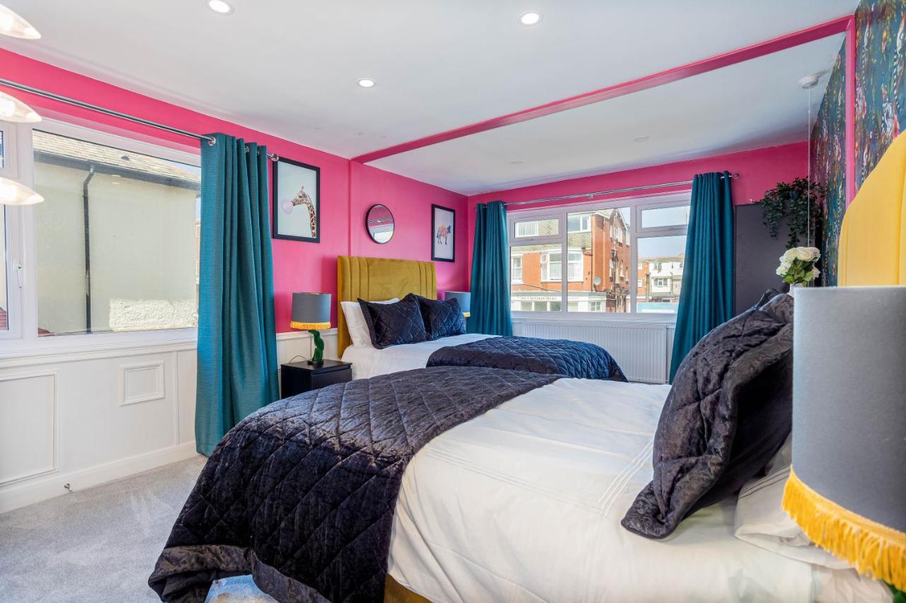 Holiday home Empress Hall By Charles Alexander Short - Sleeps 20 *