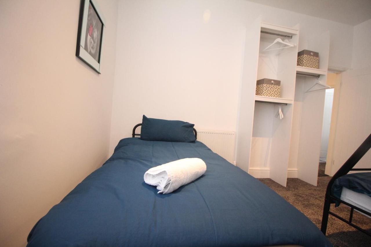 Media Manor - Fully Refurbished In 2022 - Large 6 Bedrooms, 3 Bathrooms Media Games *