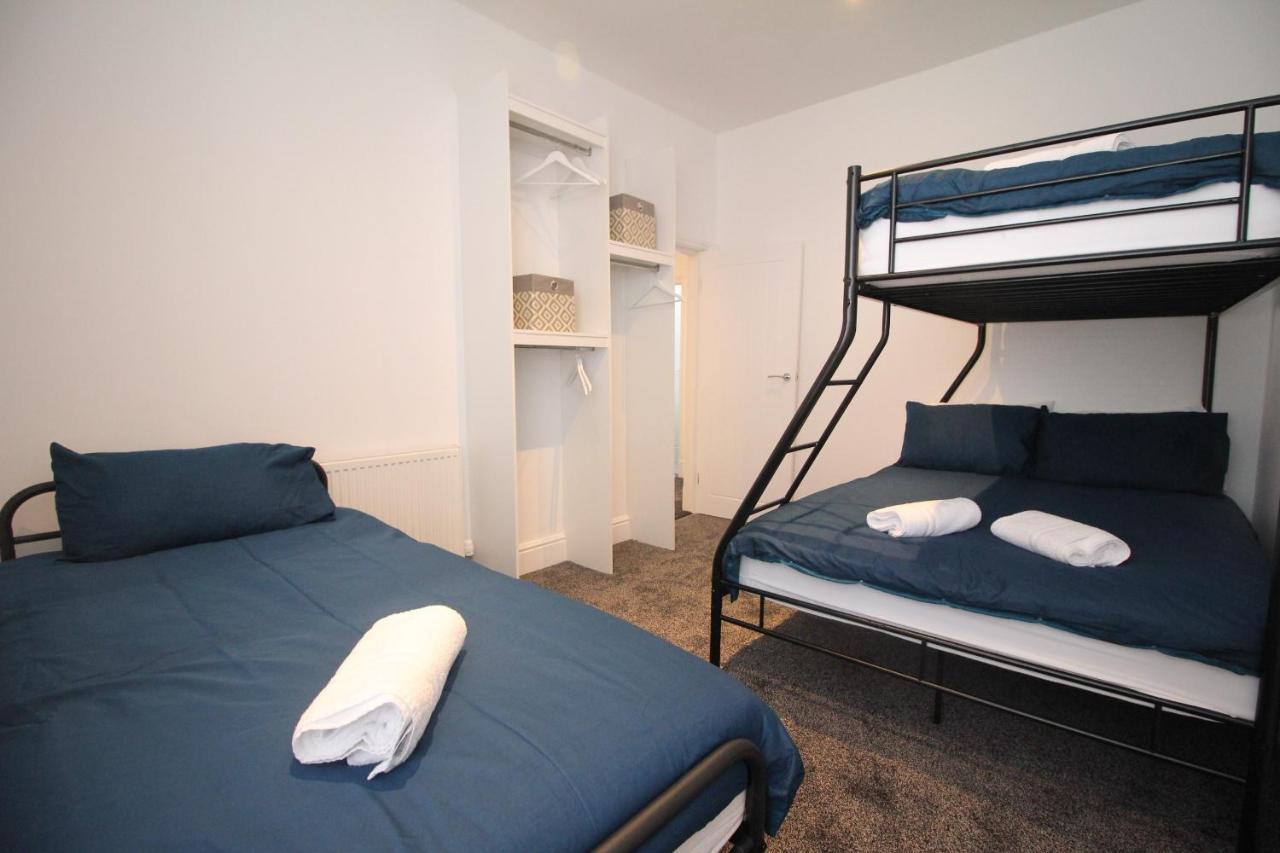 Media Manor - Fully Refurbished In 2022 - Large 6 Bedrooms, 3 Bathrooms Media Games * Blackpool