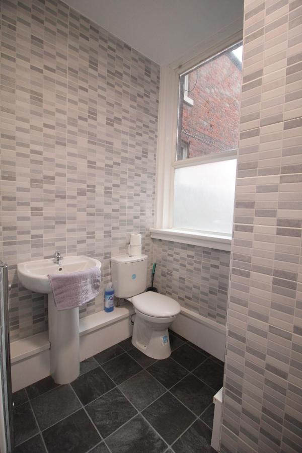 Media Manor - Fully Refurbished In 2022 - Large 6 Bedrooms, 3 Bathrooms Media Games * Blackpool