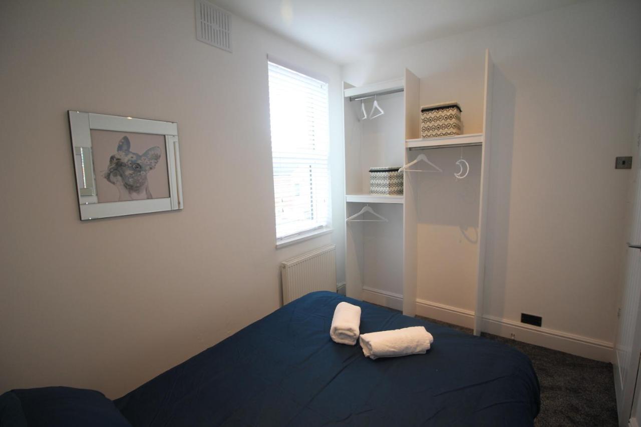 Media Manor - Fully Refurbished In 2022 - Large 6 Bedrooms, 3 Bathrooms Media Games Blackpool