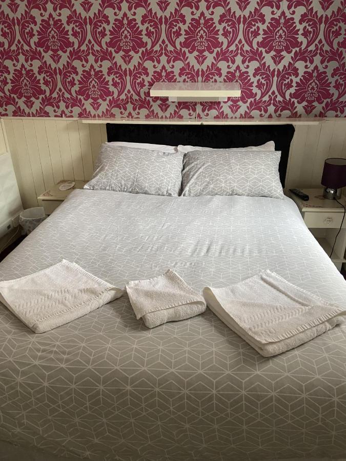 Darfield Guest house 2*