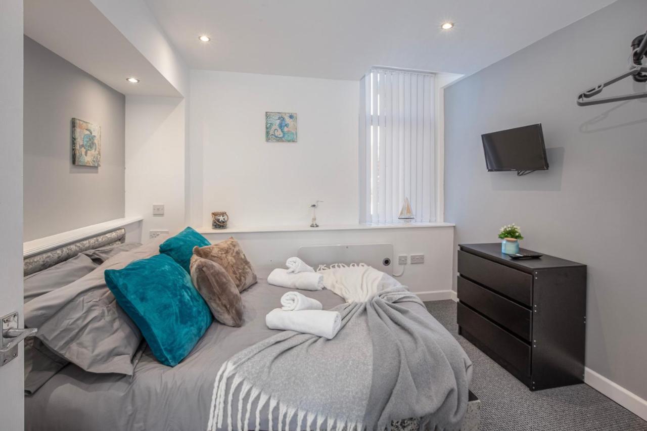 01 Holmfield Apartment *