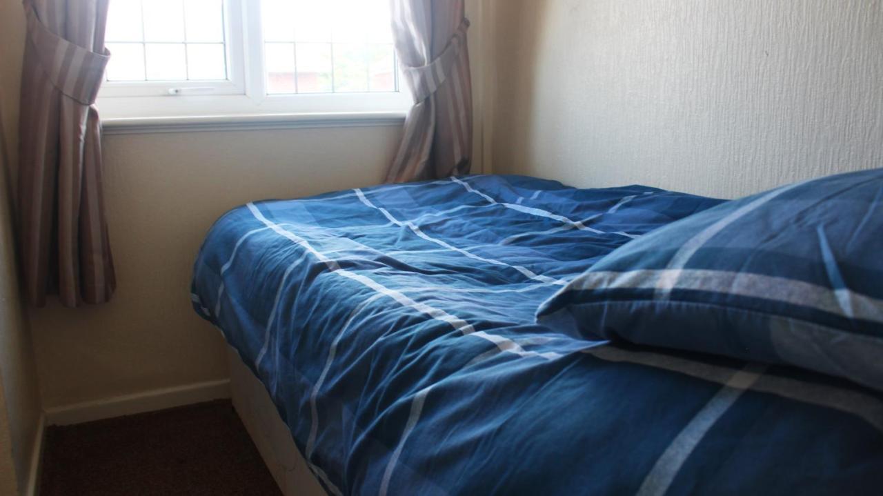 Blackpoolholidaylets Salmesbury Avenue Families And Contractors Only Blackpool