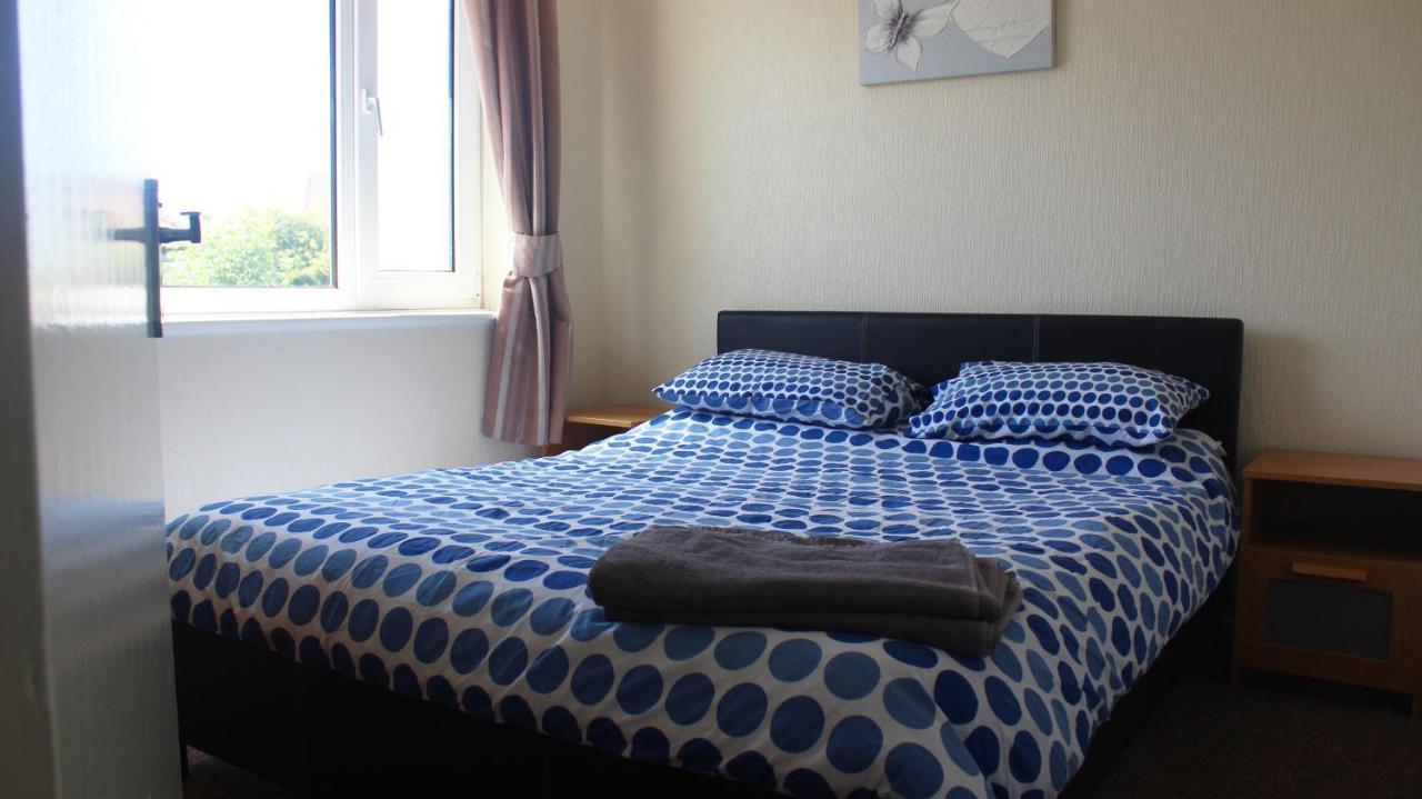 Blackpoolholidaylets Salmesbury Avenue Families And Contractors Only *