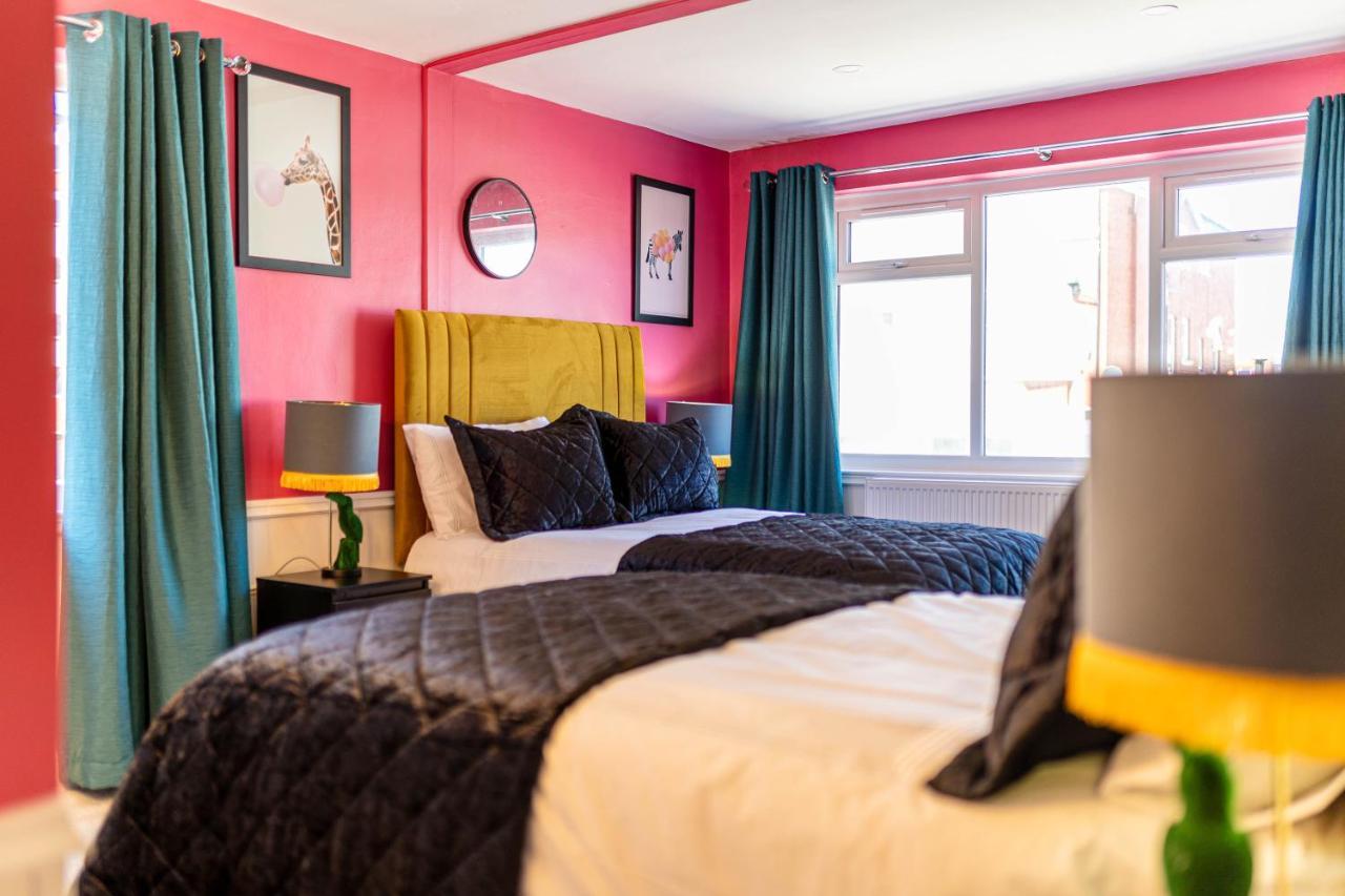 Empress Hall By Charles Alexander Short - Sleeps 20 Holiday home Blackpool