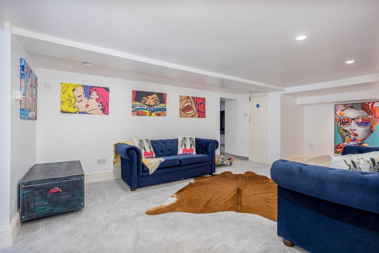 Empress Hall By Charles Alexander Short - Sleeps 20 *