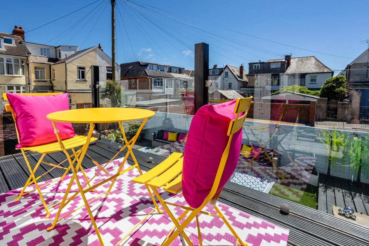 Empress Hall By Charles Alexander Short - Sleeps 20 Holiday home Blackpool