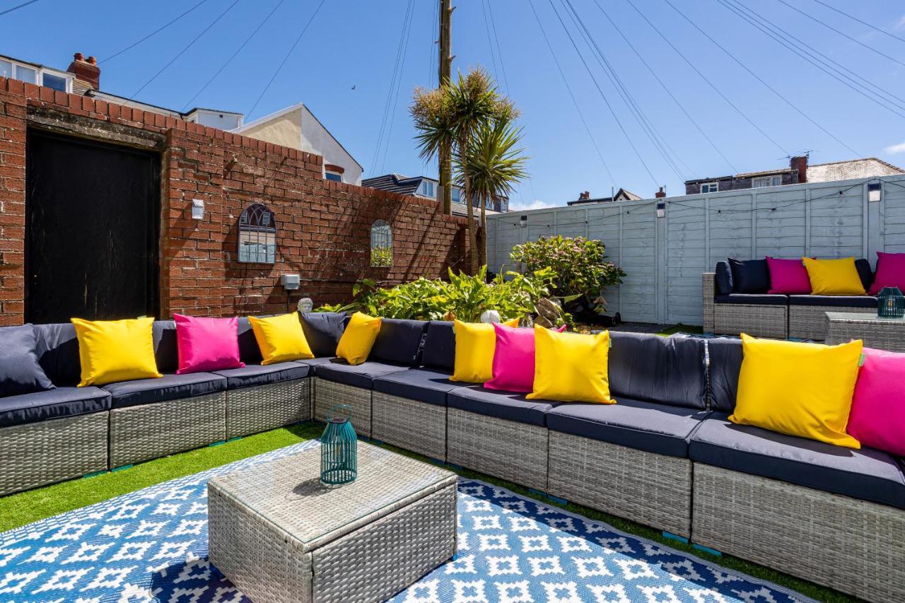 Empress Hall By Charles Alexander Short - Sleeps 20 Holiday home Blackpool