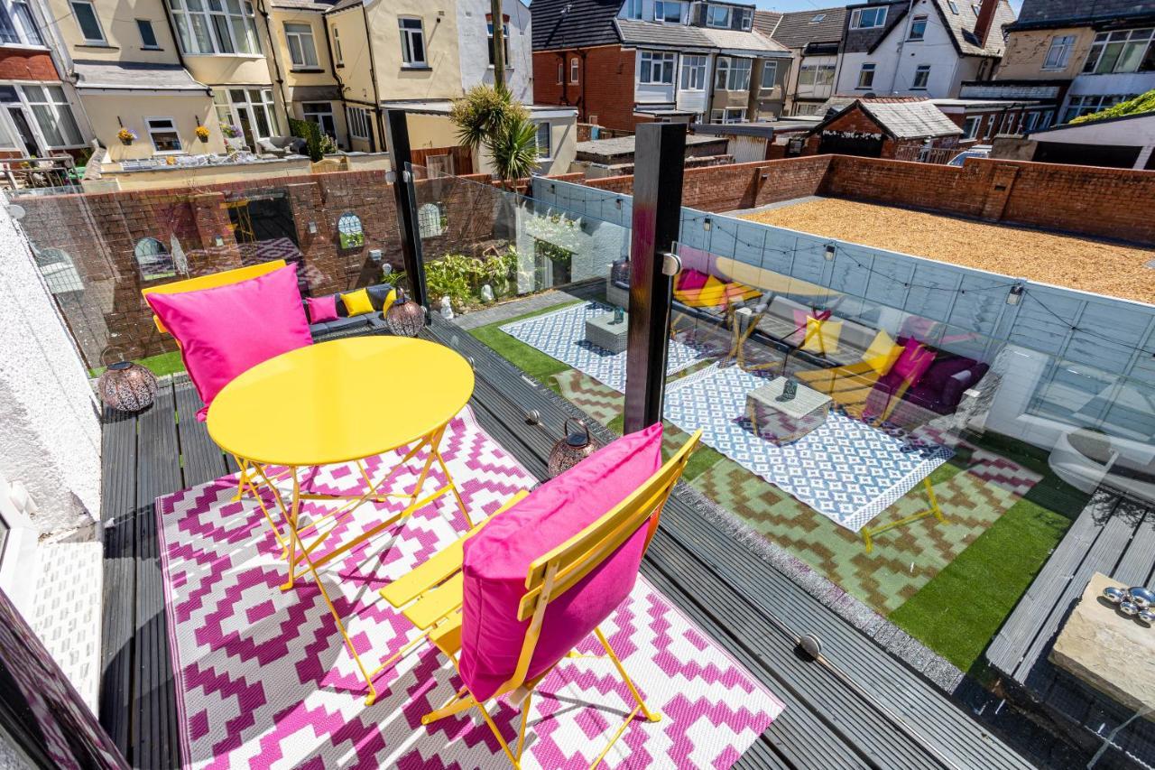 Empress Hall By Charles Alexander Short - Sleeps 20 Holiday home Blackpool