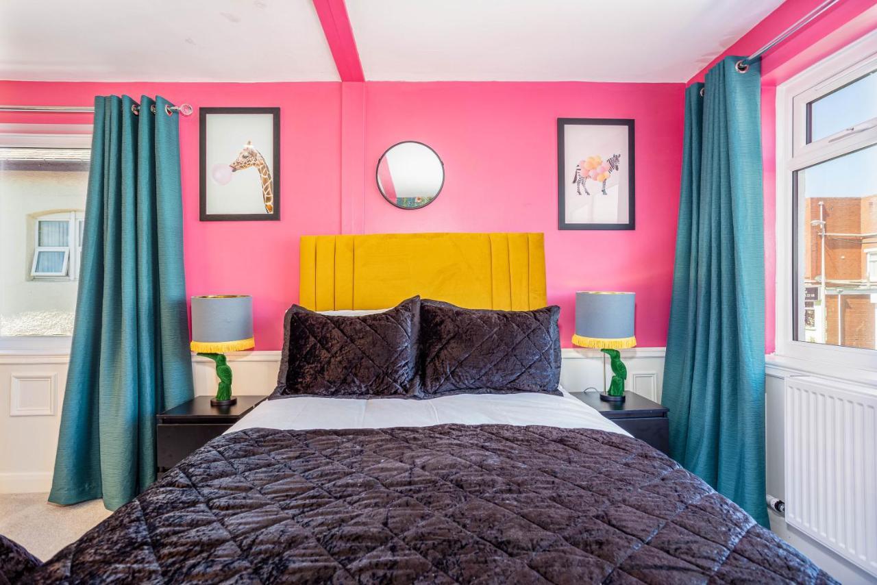 Empress Hall By Charles Alexander Short - Sleeps 20 Holiday home *