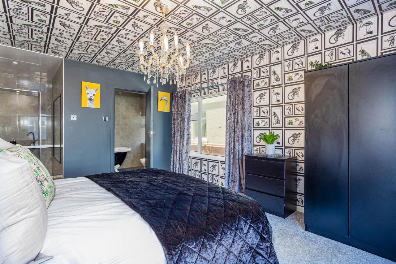 Empress Hall By Charles Alexander Short - Sleeps 20 Holiday home *