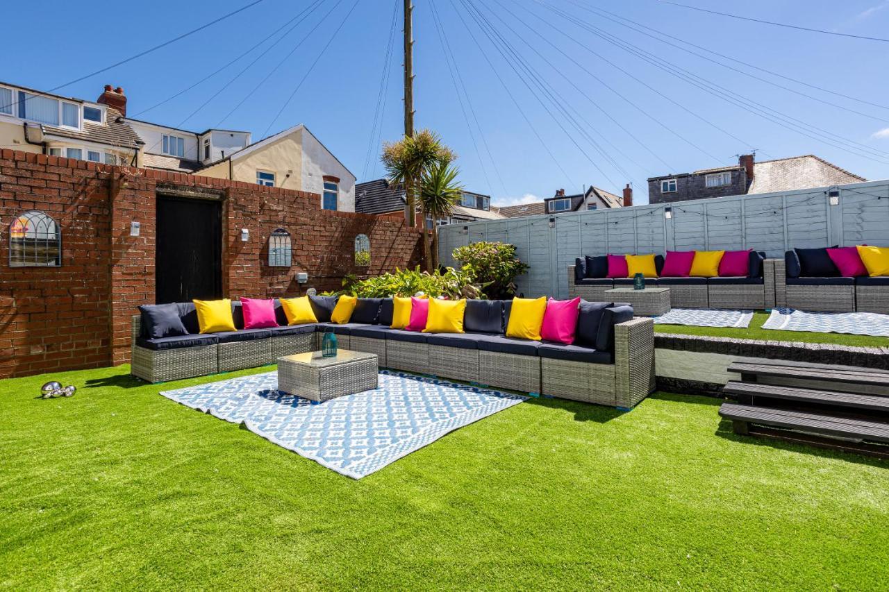 Empress Hall By Charles Alexander Short - Sleeps 20 Holiday home Blackpool