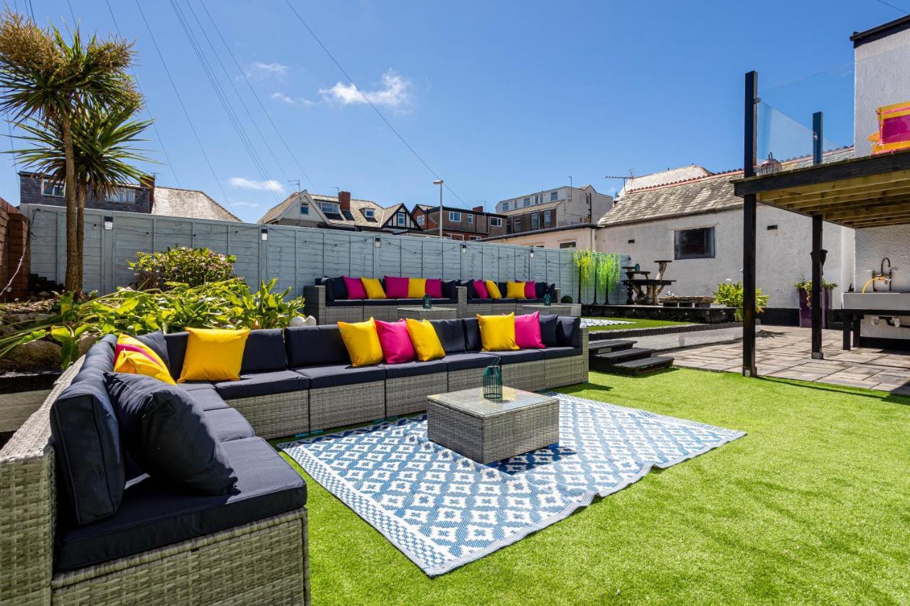 Empress Hall By Charles Alexander Short - Sleeps 20 Holiday home Blackpool
